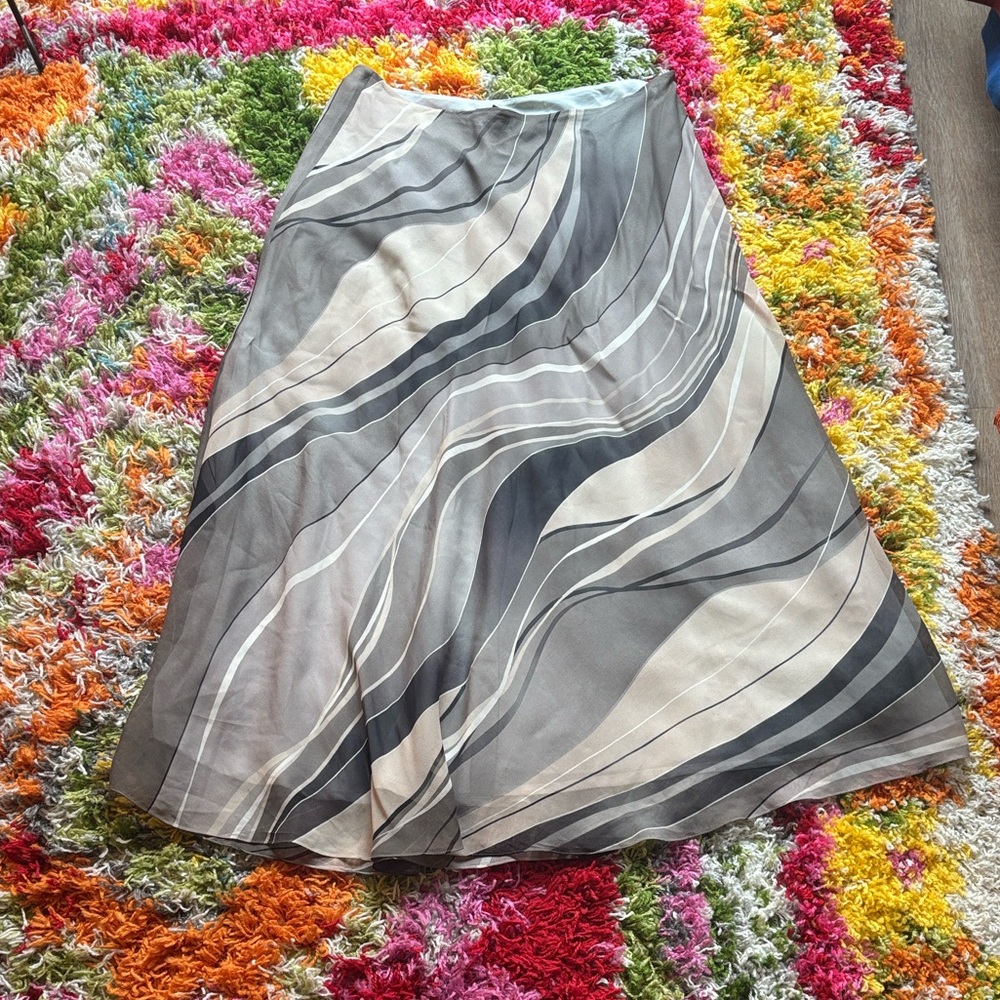 Vintage Anthropologie Kenneth Cole Gray and Tan Patterned 100% Silk Maxi Skirt - Picture 2 of 16